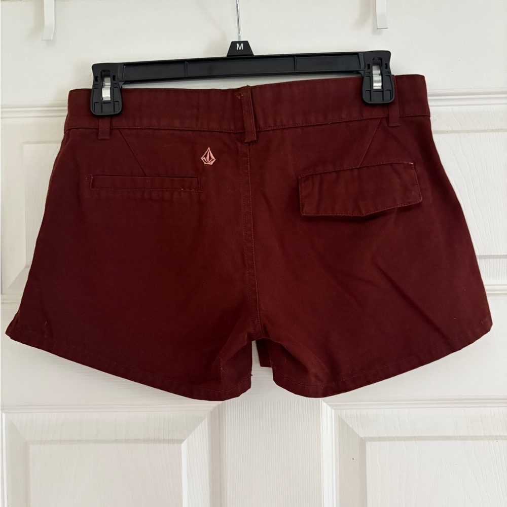 Classic Volcom Woman Shorts. Brownish Maroon Cargo Style